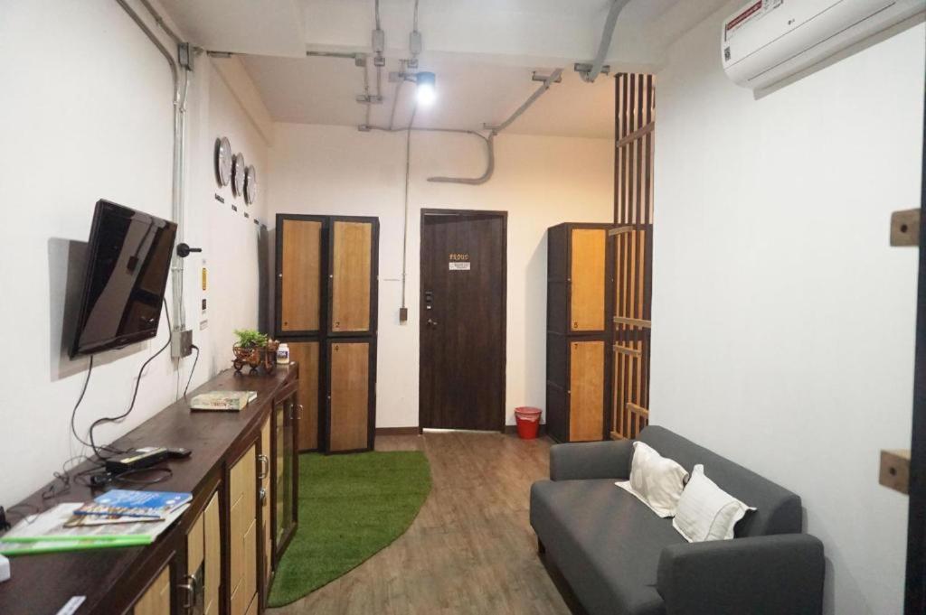Feel Good Bangkok Hostel Exterior foto